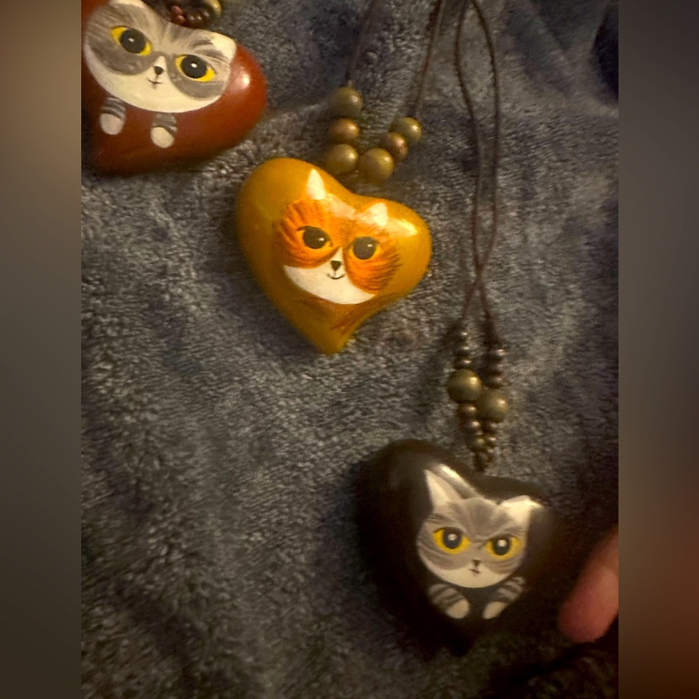 Ceramic cat charm necklace